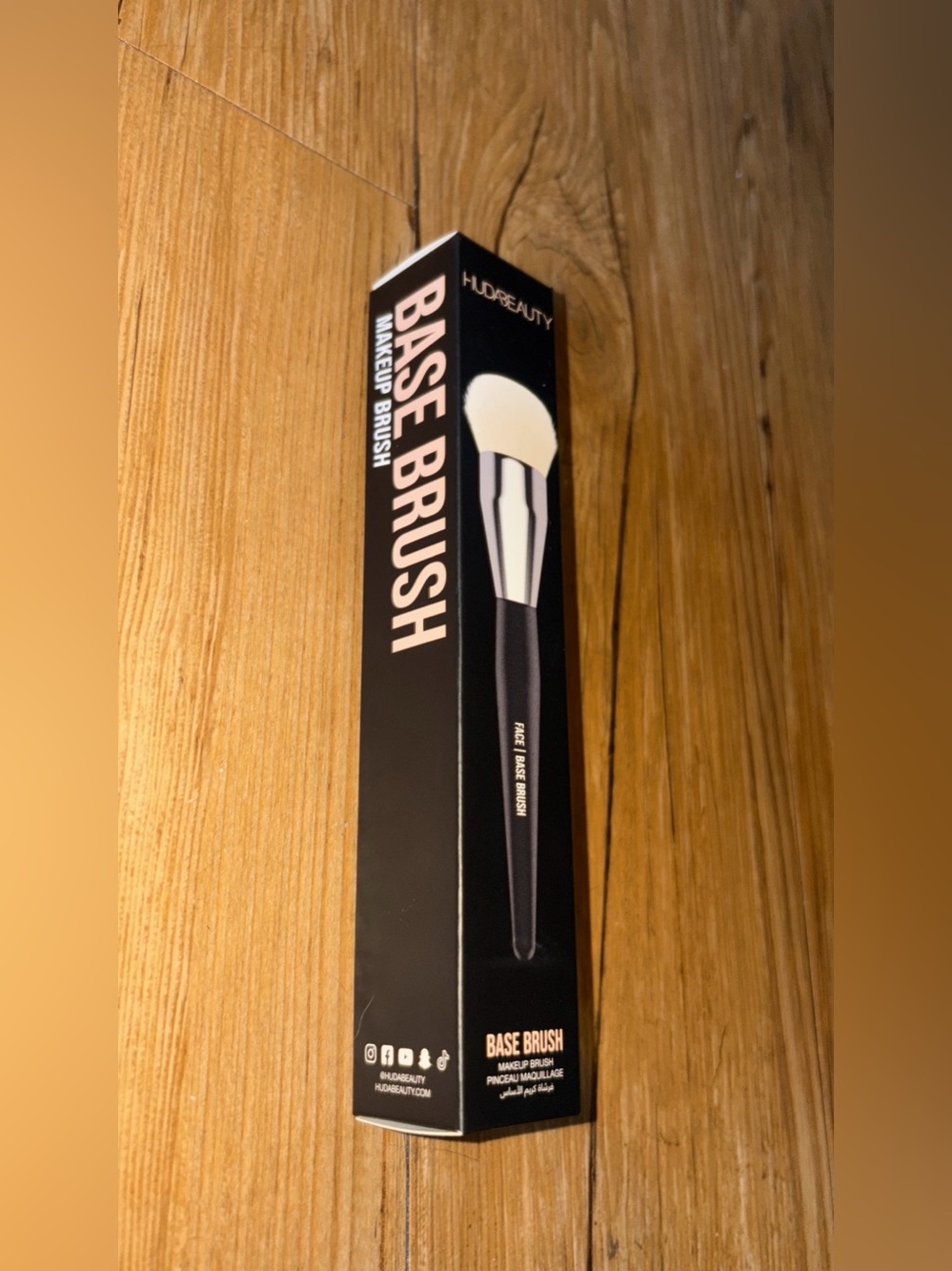 Huda Beauty Easy Blur face base brush